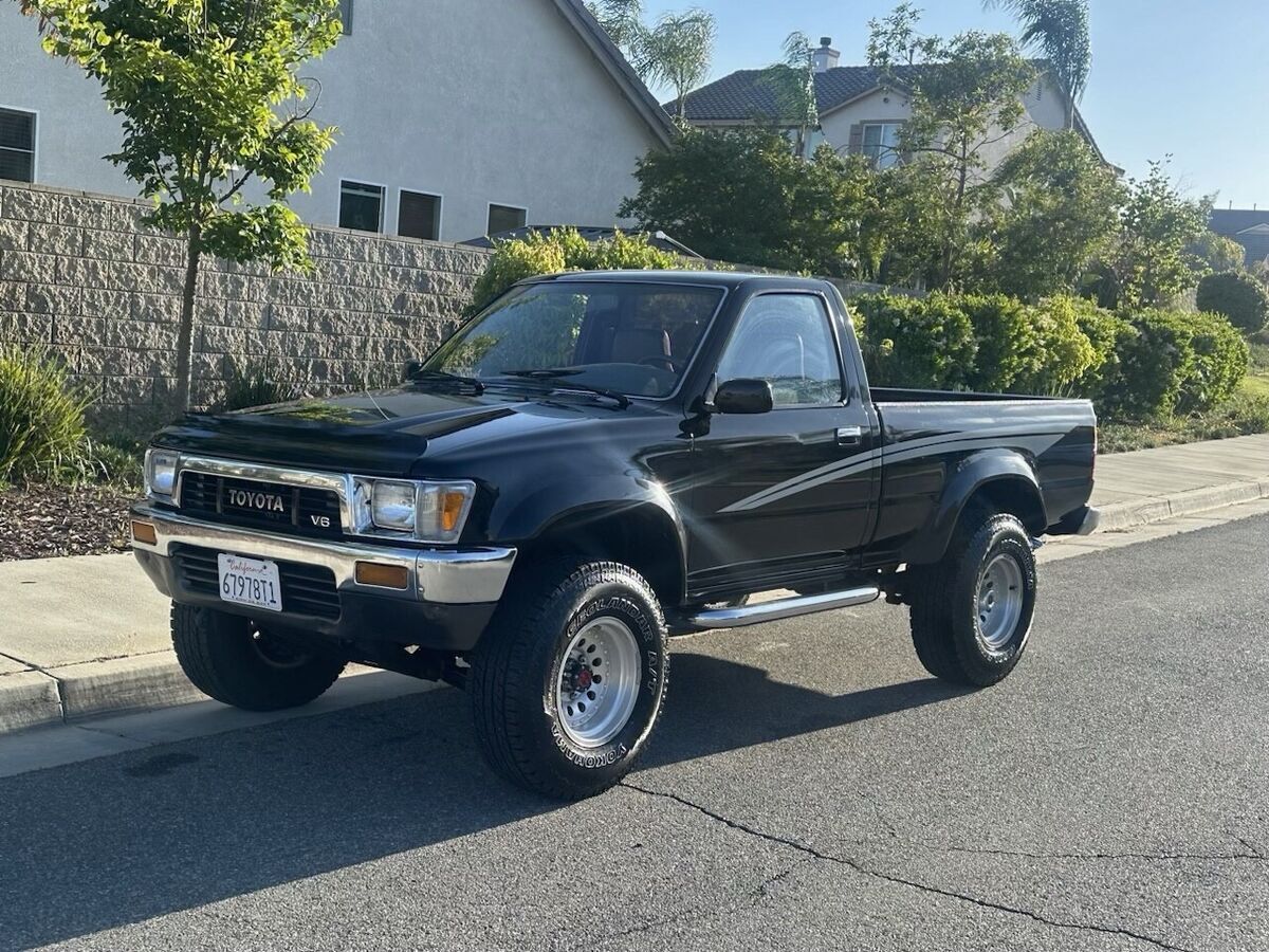 1990 Toyota Pickup 1/2 TON SHORT WHEELBASE DLX - photo 3