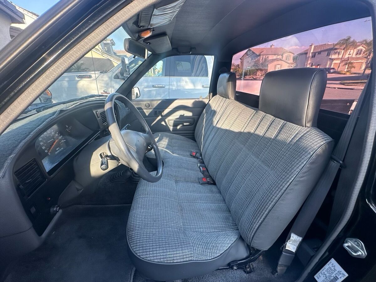 1990 Toyota Pickup 1/2 TON SHORT WHEELBASE DLX - photo 8
