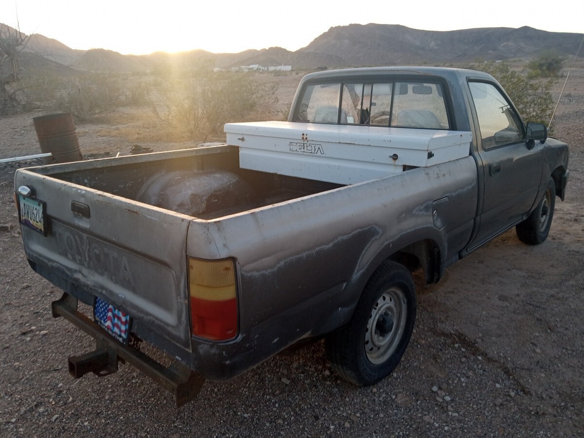1990 Toyota Pickup 1/2 TON SHORT WHEELBASE - photo 4
