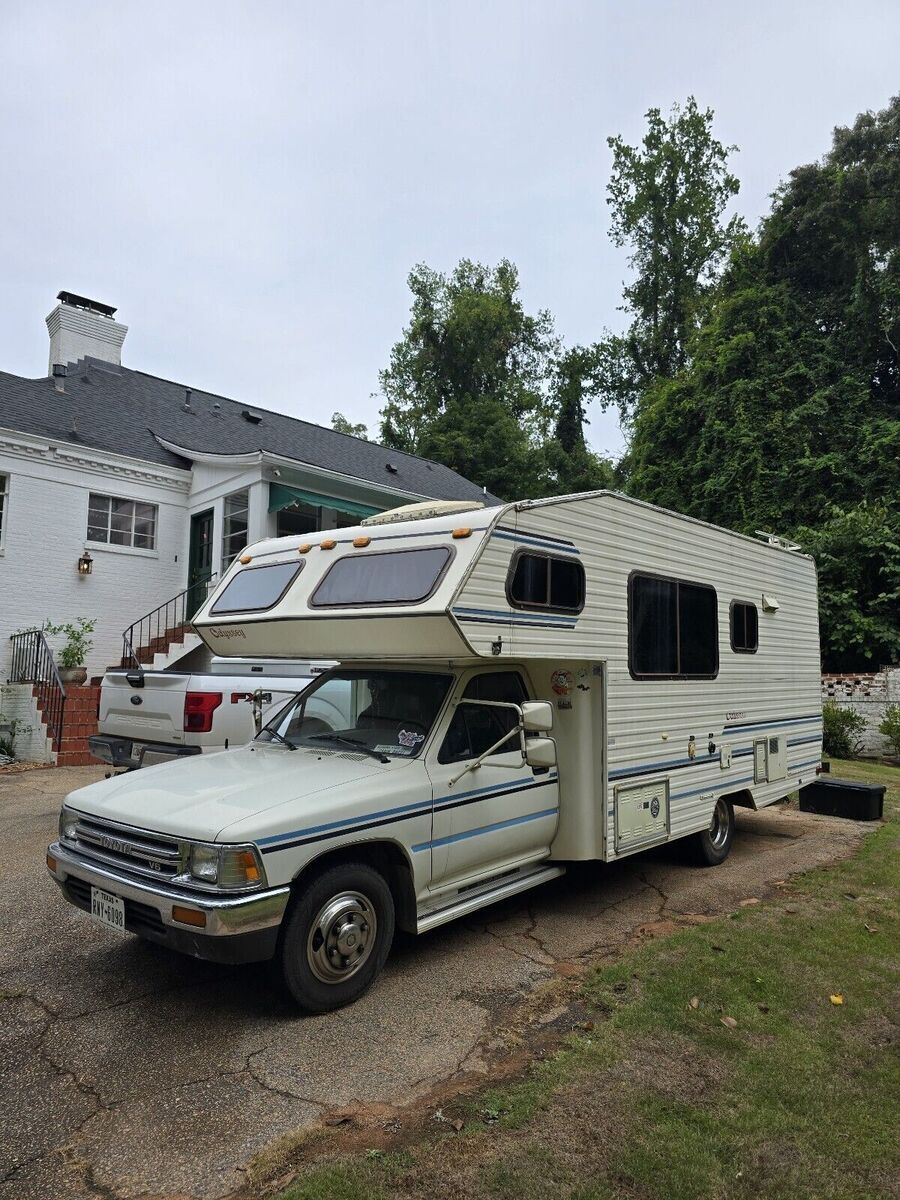 1990 Toyota Pickup No Reserve. - photo 2