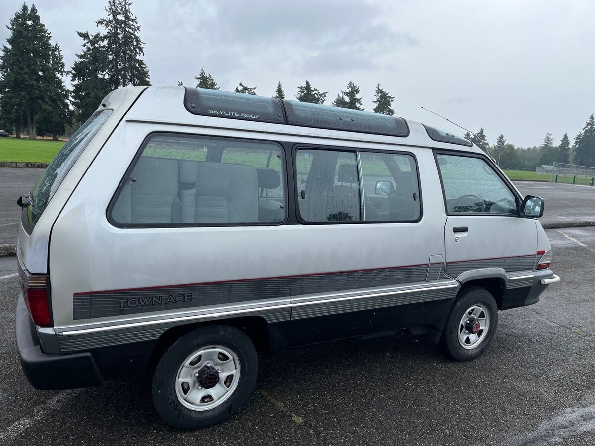 1990 Toyota Town Ace Van Grey 4WD Manual Townace super extra skylite roof 4wd 1990 Toyota Town Ace Townace super extra skylite roof 4wd
