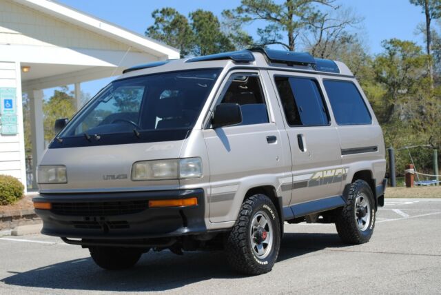 1990 Toyota Van Wagon 4WD Lite Ace GXL Low Original Miles 117,380! - photo 3