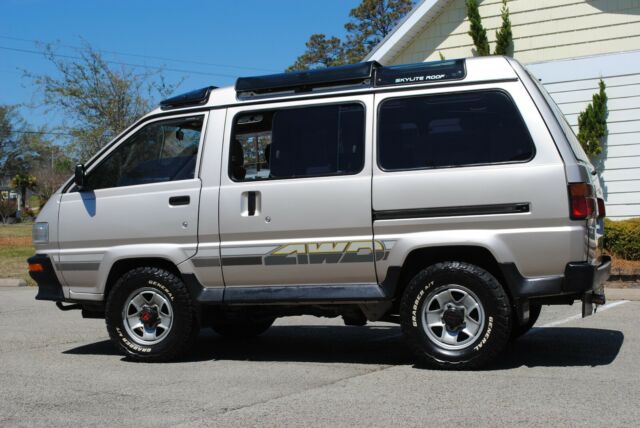 1990 Toyota Van Wagon 4WD Lite Ace GXL Low Original Miles 117,380! - photo 5