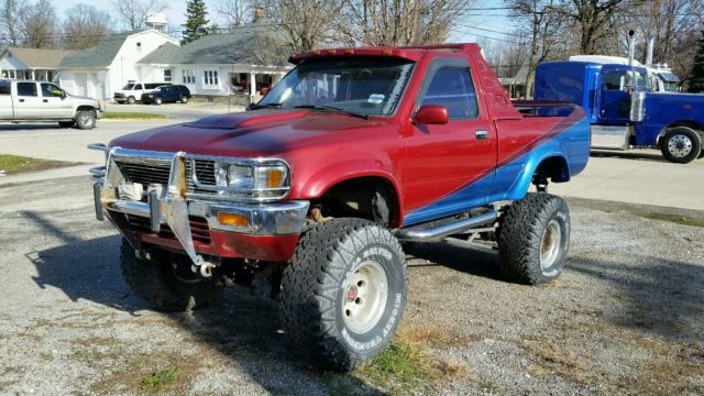 1990 Toyotoa Pick Up Truck 4x4 Upgraded, Lifted, V8 auto, Full internal Roll Bar 1990 Toyota Other