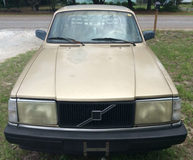 1990 Volvo 240 classic car automobile runs great 1990 Volvo 240
