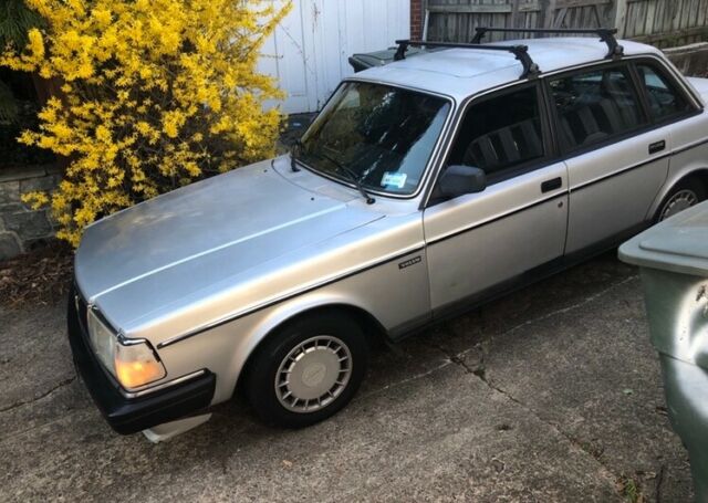 1990 Volvo 240 DL 4dr Sedan - photo 3