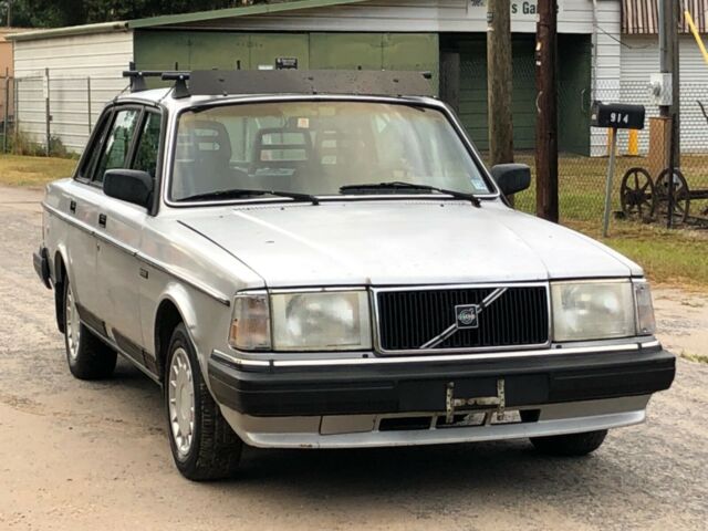 1990 Volvo 240 DL 4dr Sedan - photo 4
