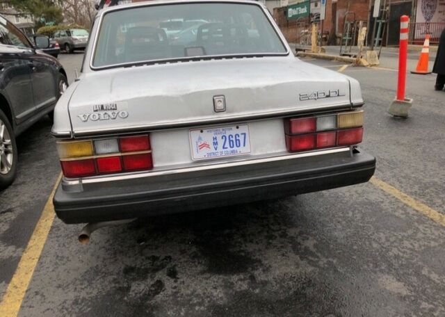 1990 Volvo 240 DL 4dr Sedan - photo 4