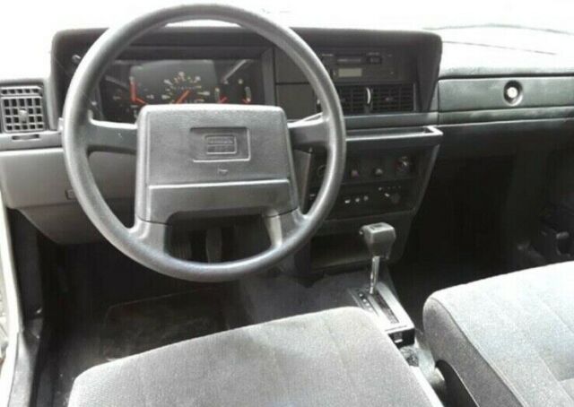 1990 Volvo 240 DL 4dr Sedan - photo 5