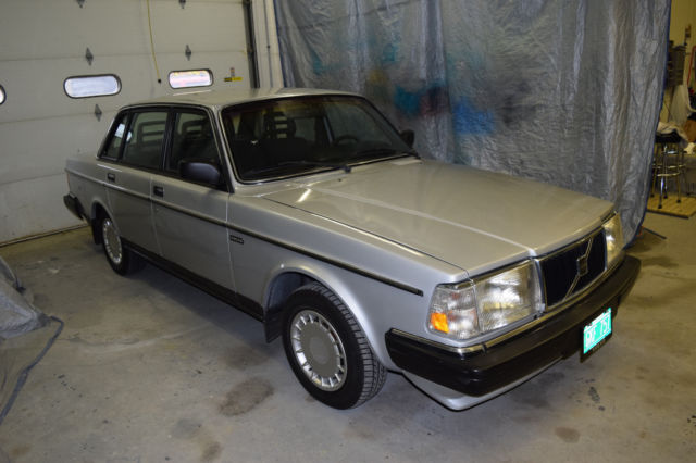1990 VOLVO 240 DL, 5 Speed Manual 1990 Volvo 240 4 door
