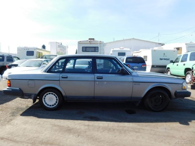 1990 Volvo 240 DL - photo 6