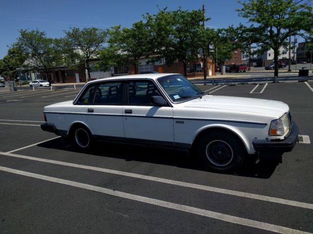 1990 Volvo 240 Sedan. One family, well maintained, daily driver 1990 Volvo 240