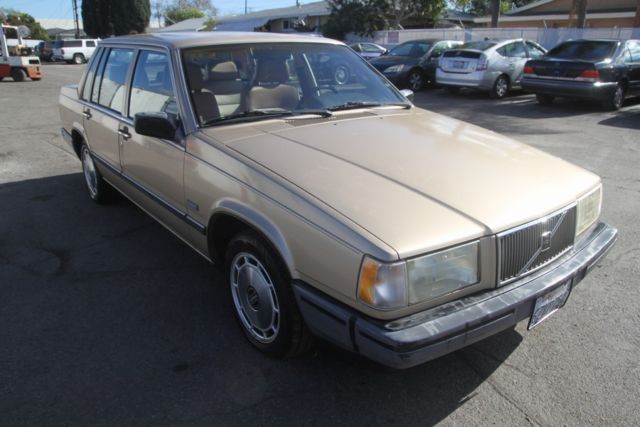 1990 Volvo 740 GLE Automatic 4 Cylinder NO RESERVE 1990 Volvo 740 GLE Sedan 4-Door