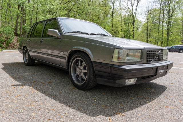 1990 Volvo 740 Base Sedan 4-Door - photo 2
