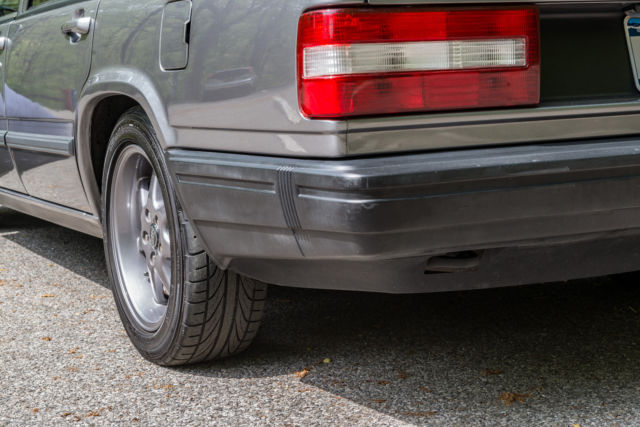 1990 Volvo 740 Base Sedan 4-Door - photo 8