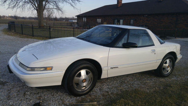 1990 White Buick Reatta Coupe Beautiful car Original Low Milage 1990 Buick Reatta