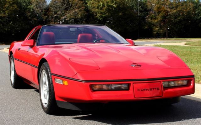 1990 Chevrolet Corvette Base Hatchback 2-Door - photo 12