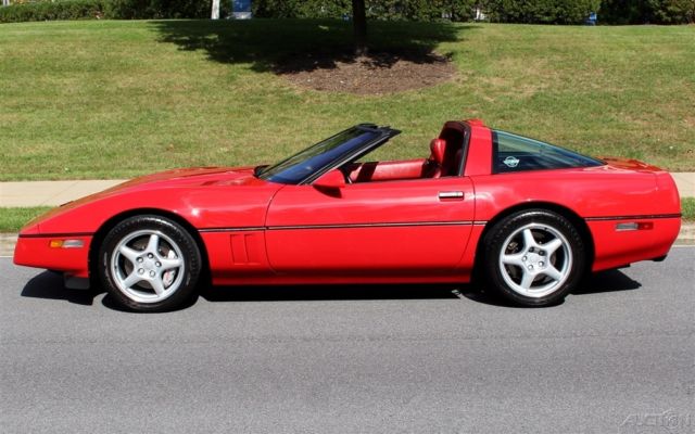 1990 Chevrolet Corvette Base Hatchback 2-Door - photo 2