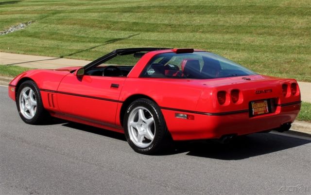 1990 Chevrolet Corvette Base Hatchback 2-Door - photo 3