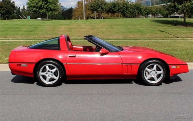 1990 Chevrolet Corvette Base Hatchback 2-Door - photo 6