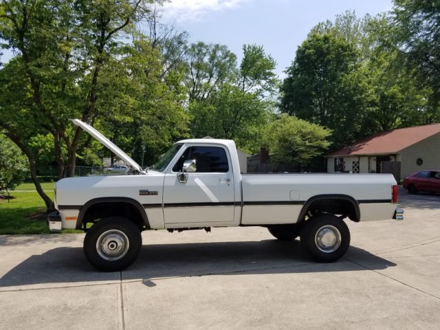 1991 1/2 DODGE 1ST GENERATION CUMMINGS DIESEL W200 4X4 AUTO BRAND NEW CONDITION 1991 Dodge Ram 2500 F1S8 Trim Code