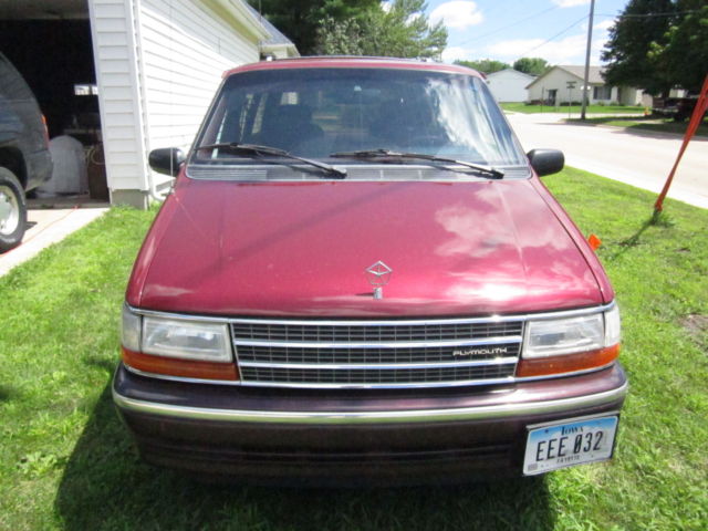 1991 7 Passenger Front Wheel Drive Plymouth Grand Voyager LE Mini Van 3.3 1991 Plymouth Grand Voyager LE