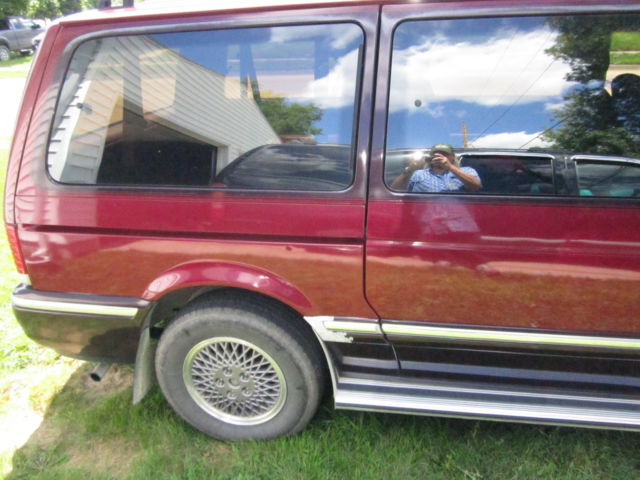 1991 Plymouth Grand Voyager LE - photo 4