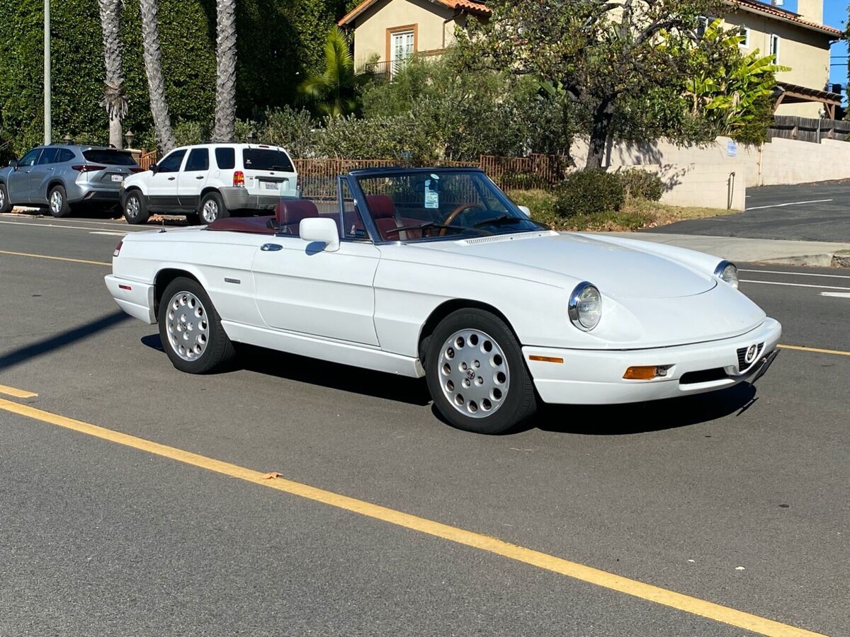 1991 Alfa Romeo Spider Veloce RARE COLOR combinations! Low miles Garage kept ! 1991 Alfa Romeo Spider VELOCE