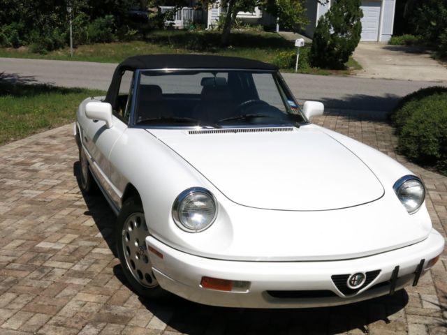 1991 Alfa Romeo Spider Veloce, White with Beige leather 1991 Alfa Romeo Spider