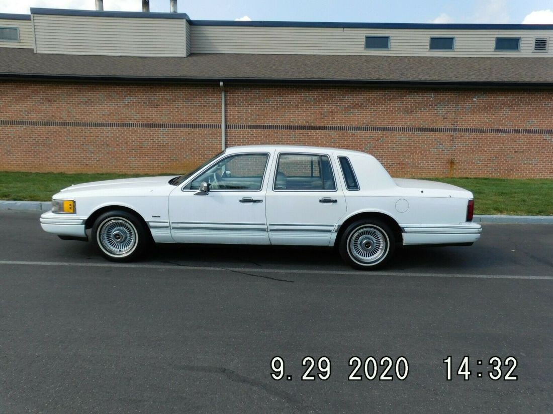 1991 Lincoln Town Car - photo 11