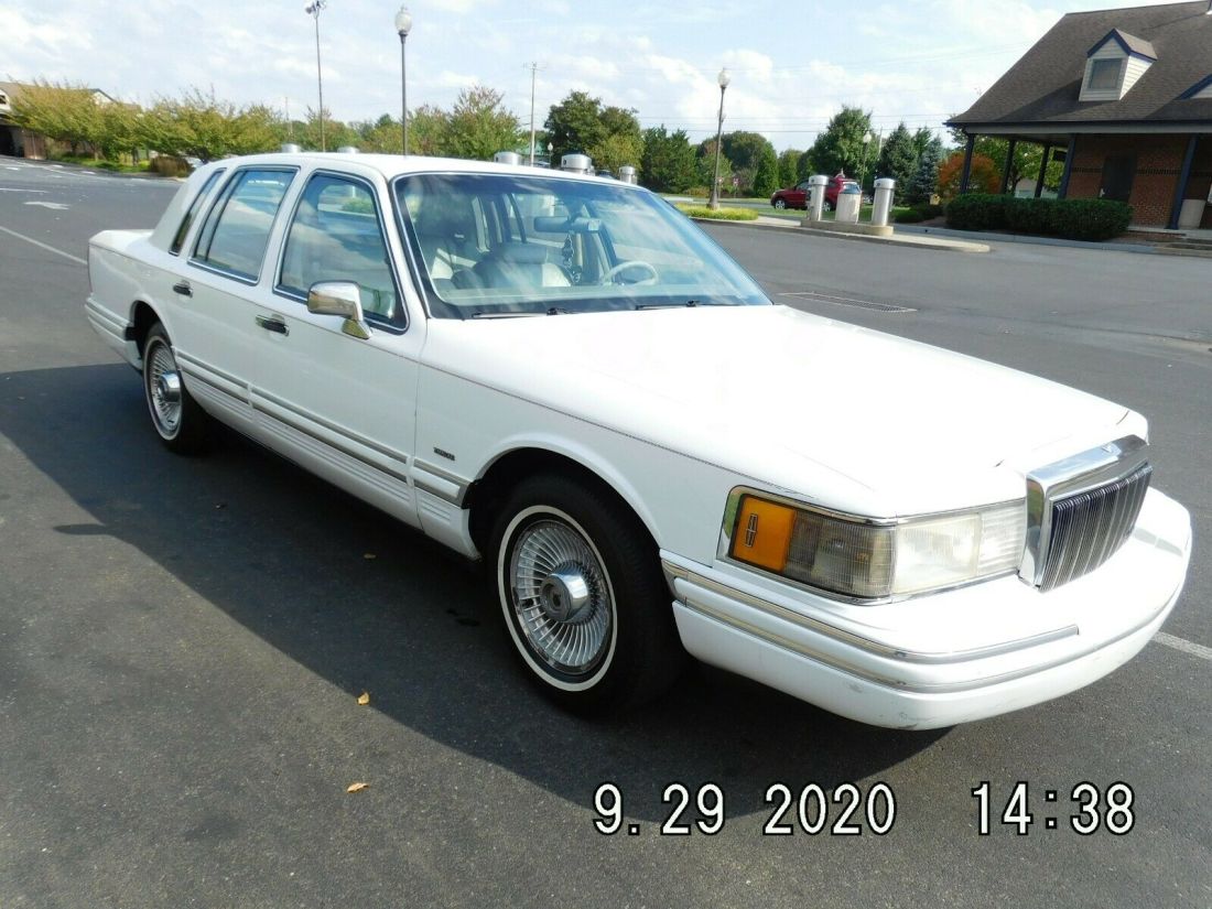 1991 Lincoln Town Car - photo 2