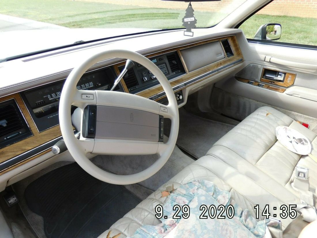 1991 Lincoln Town Car - photo 9
