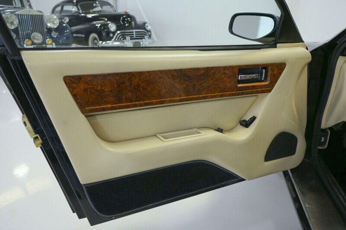 1991 Aston Martin Virage - photo 11