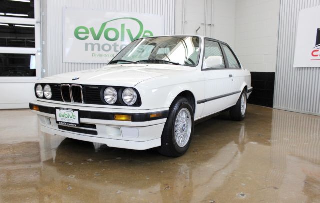 1991 BMW 3 Series 318iS e30 Alpine White 1991 BMW 3-Series 318iS