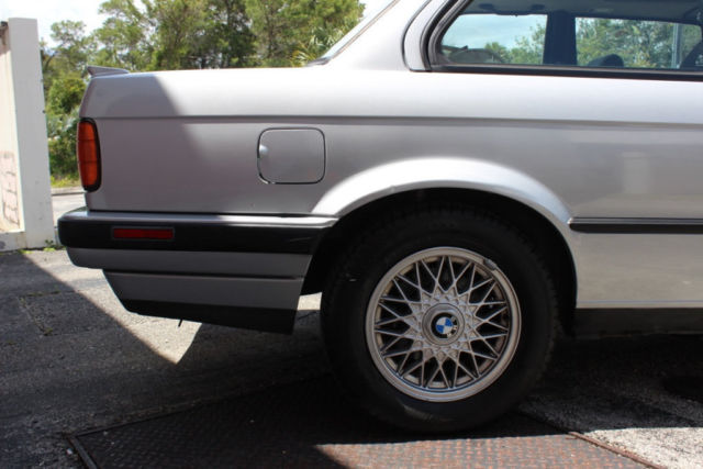 1991 BMW 3-Series 318iS E30 Coupe 5-speed 4.44 LSD - photo 11
