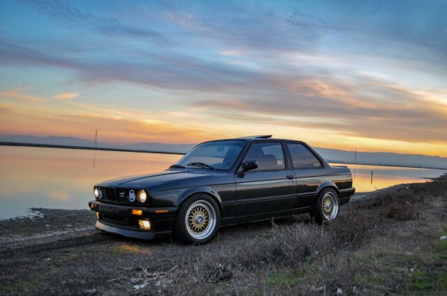 1991 BMW 318is E30 Diamond Black w/ Tan Sports Interior 5 speed 1991 BMW 3-Series