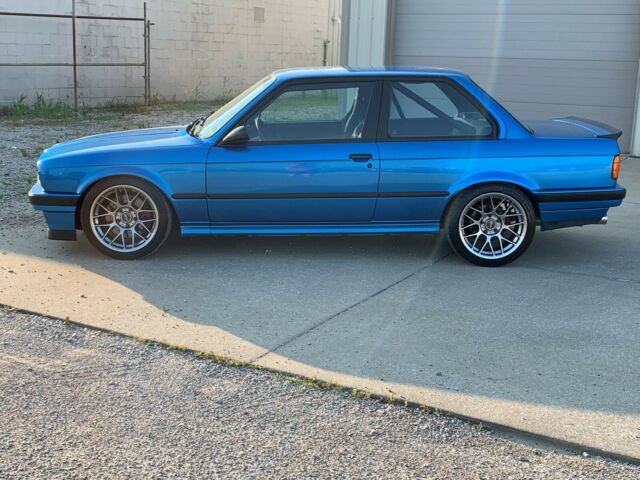 1991 BMW 3-Series 318is - photo 2