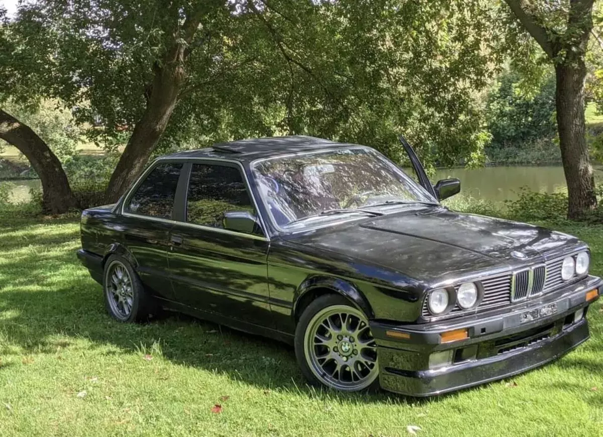 1991 BMW 325i Sedan Black I 1991 BMW 3-Series I