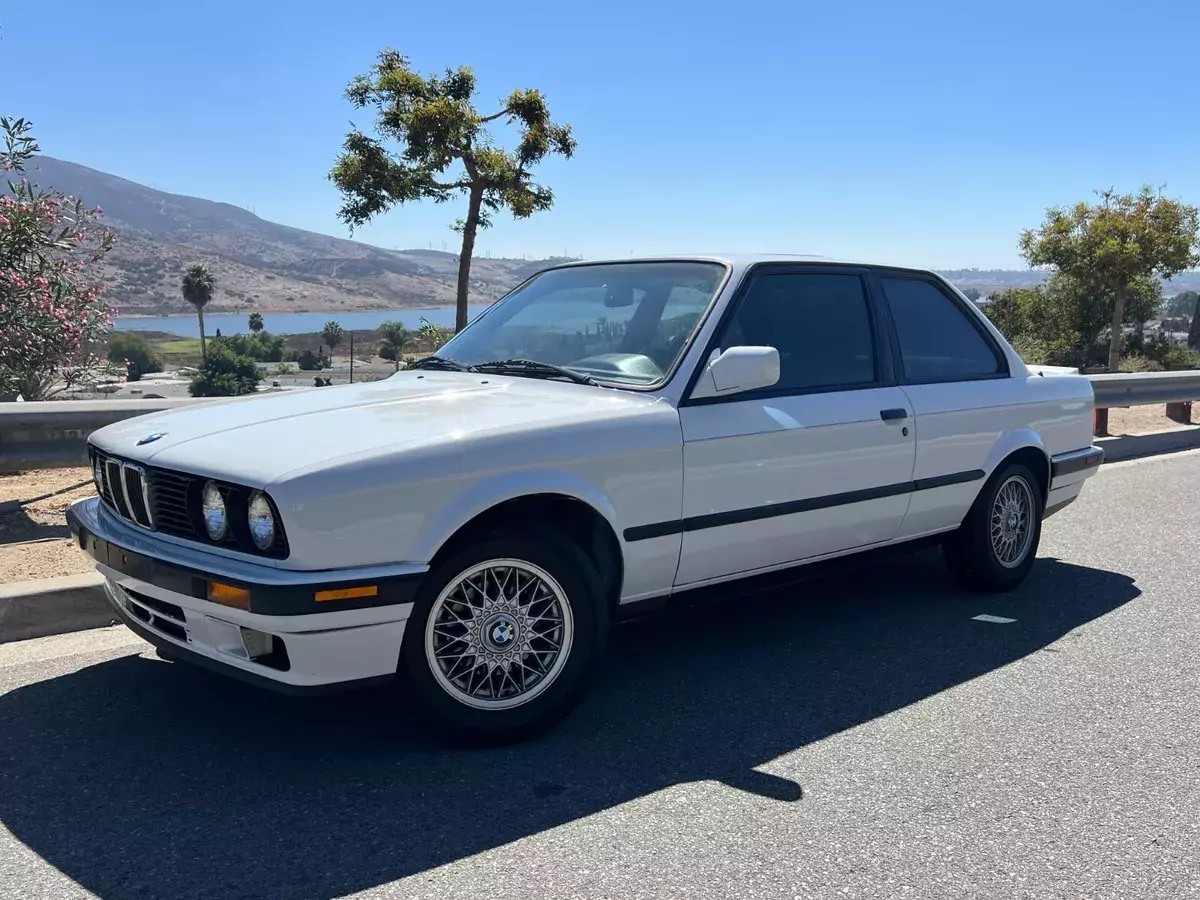 1991 BMW e30 318is - "Baby M3" 1991 BMW 3-Series