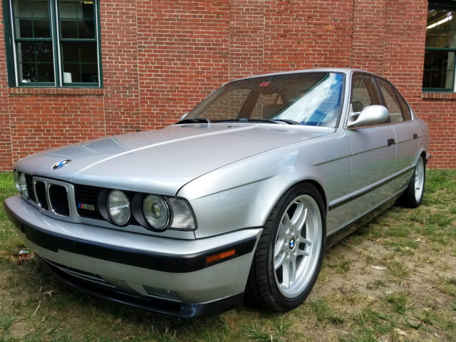 1991 BMW M5 Base 4dr Sedan Manual 5-Speed RWD I6 3.6L Gasoline 1991 BMW M5 Base 4dr Sedan Sedan 4-Door Manual 5-Speed I6 3.6L