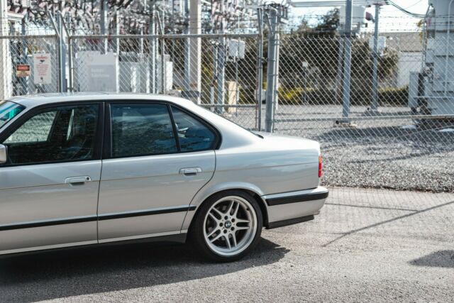 1991 BMW M5 - photo 6