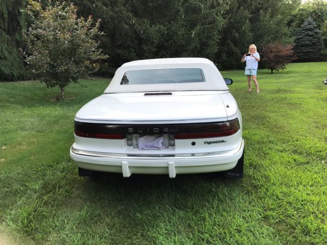 1991 Buick Reatta Convertible - photo 3