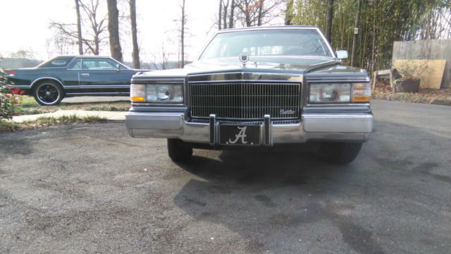 1991 Cadillac Brougham Base Sedan 4-Door - photo 6