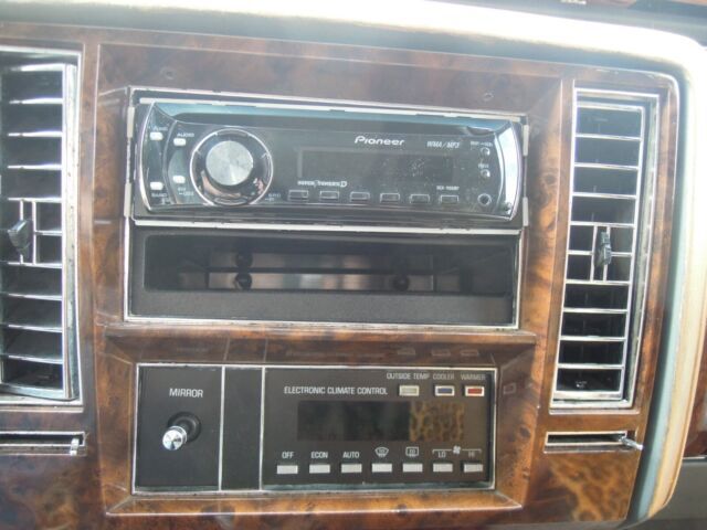 1991 Cadillac Brougham - photo 10