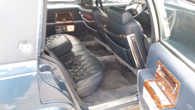 1991 Cadillac Brougham Base Sedan 4-Door - photo 12