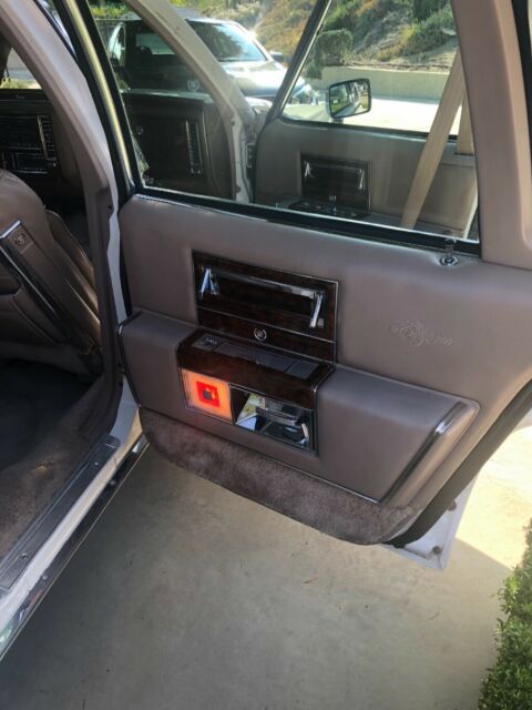 1991 Cadillac Brougham D’elegance - photo 8