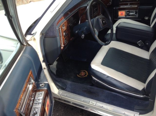 1991 Cadillac Brougham Gold - photo 12