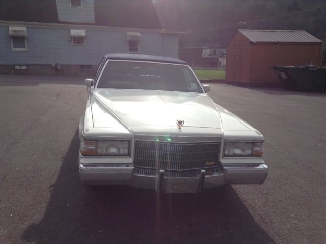 1991 Cadillac Brougham Gold - photo 2