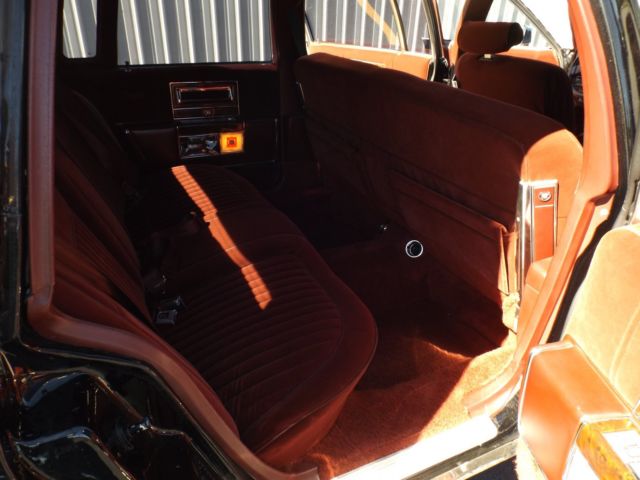 1991 Cadillac Brougham six door - photo 13
