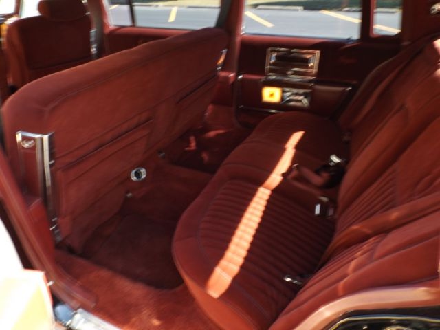 1991 Cadillac Brougham six door - photo 8